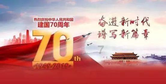 女生在洛阳应天门摆摊卖文创 临到跟前却“反悔”了